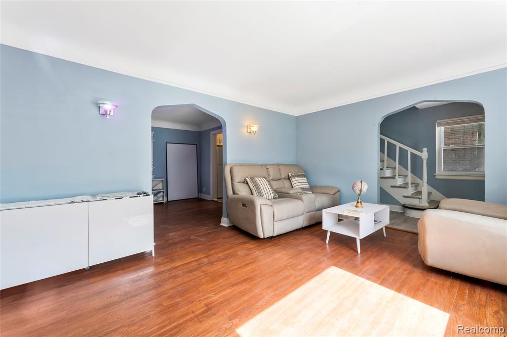 18746 Glenhurst Street Property Photo 9