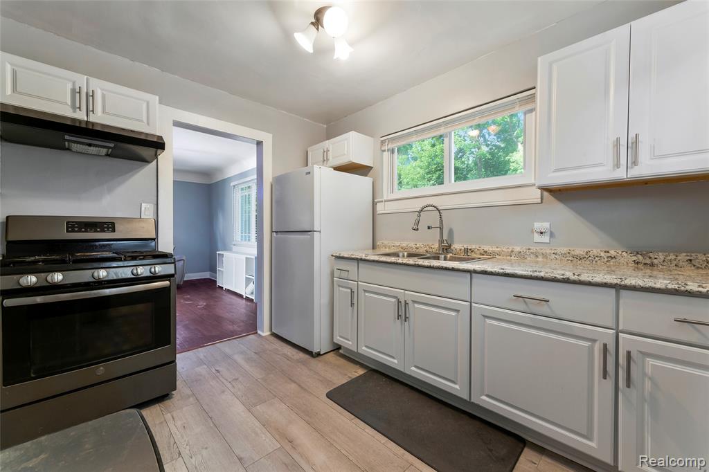 18746 Glenhurst Street Property Photo 14