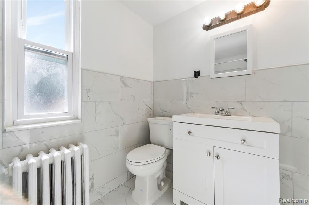 18746 Glenhurst Street Property Photo 24