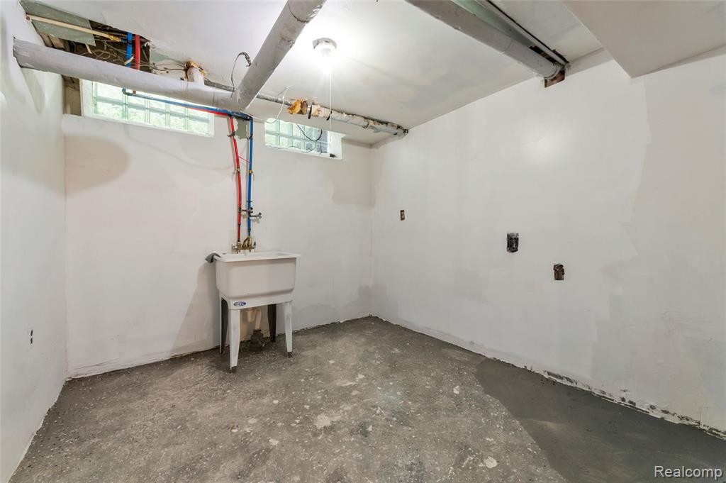 18746 Glenhurst Street Property Photo 30