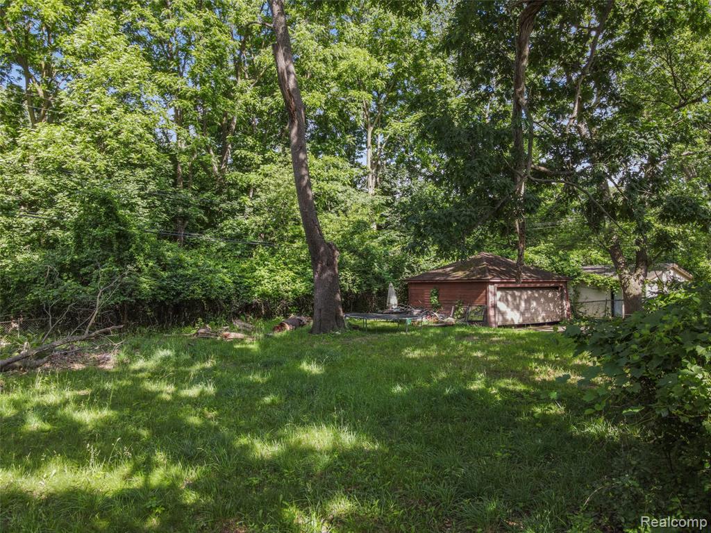 18746 Glenhurst Street Property Photo 32