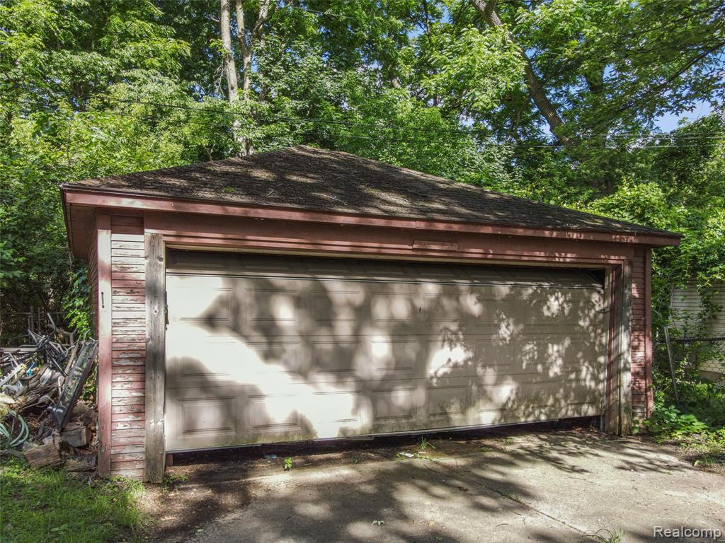 18746 Glenhurst Street Property Photo 33