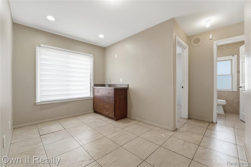 7247 Schaefer Road Property Photo 5