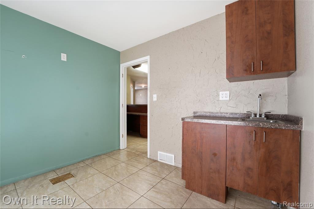 7247 Schaefer Road Property Photo 11