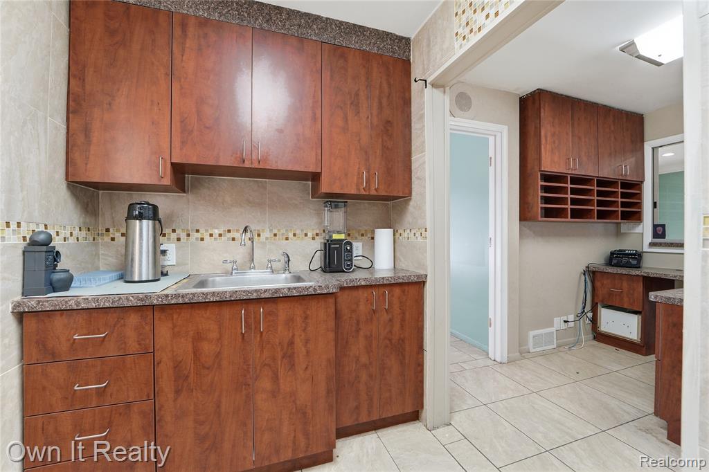 7247 Schaefer Road Property Photo 14