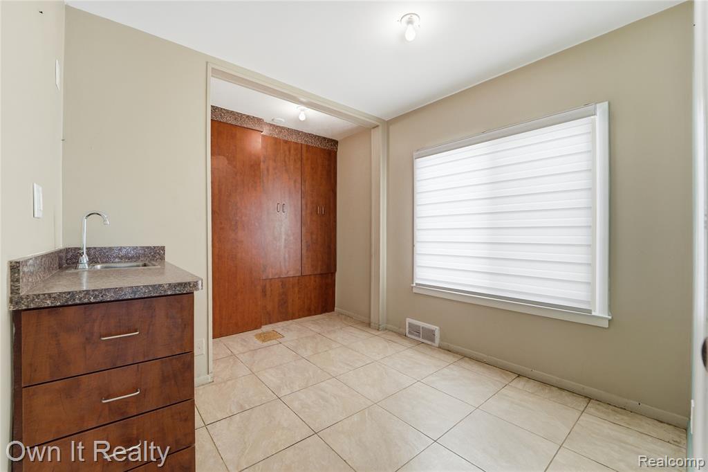 7247 Schaefer Road Property Photo 15