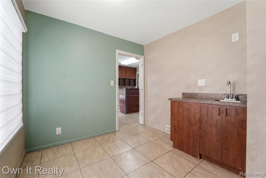 7247 Schaefer Road Property Photo 16