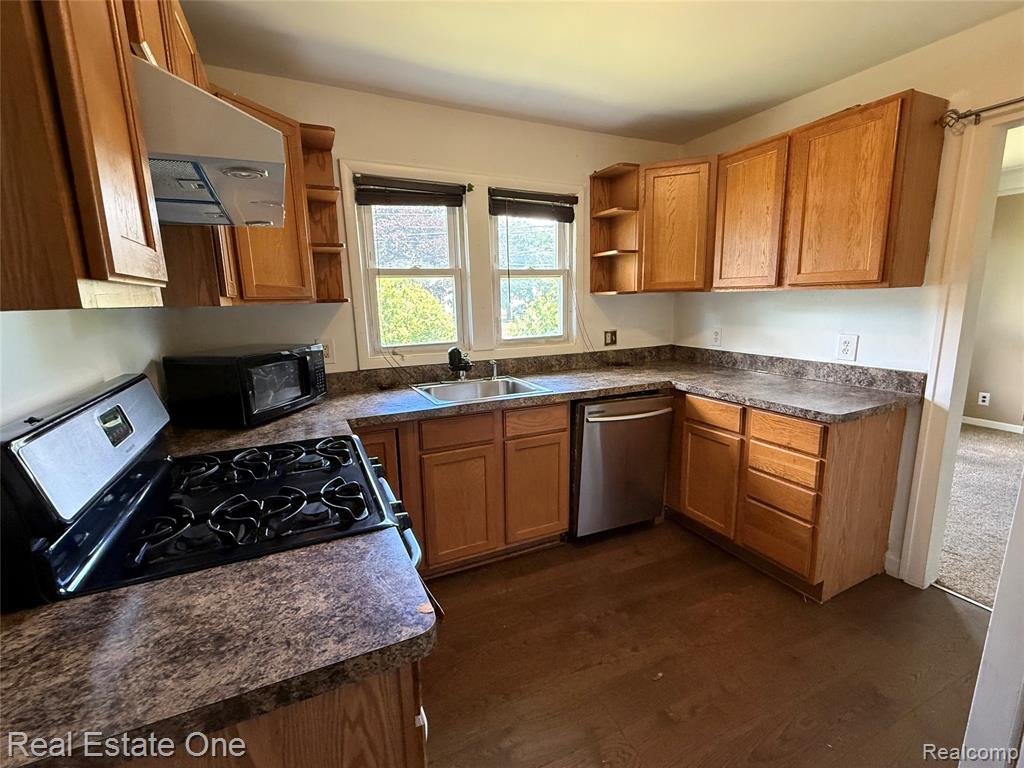 5751 Drexel Street Property Photo 5
