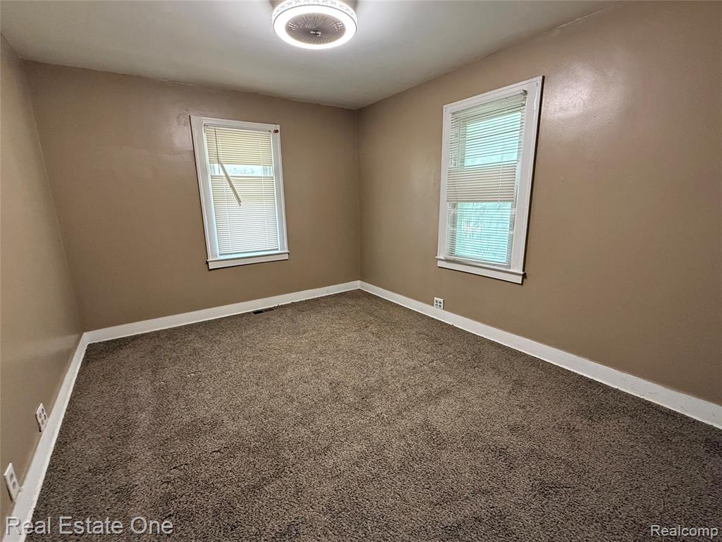 5751 Drexel Street Property Photo 6