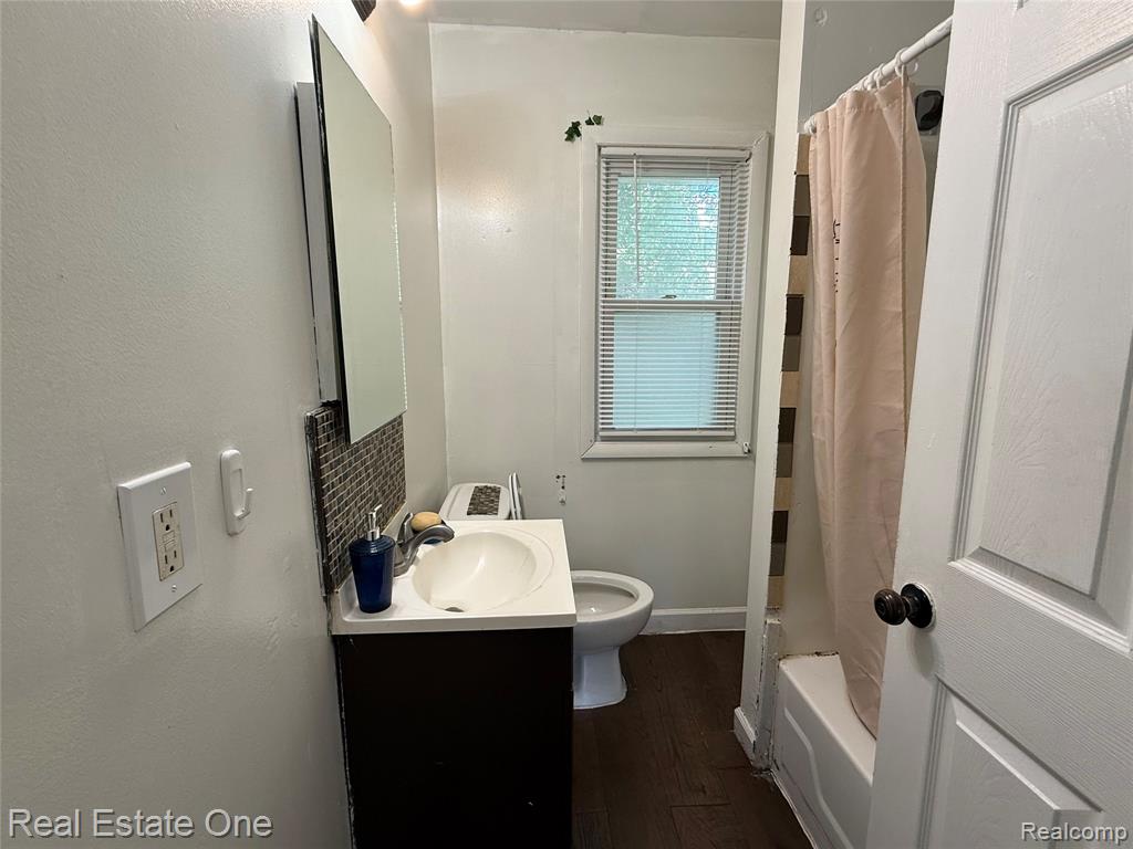 5751 Drexel Street Property Photo 7