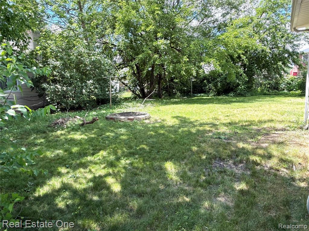 5751 Drexel Street Property Photo 9