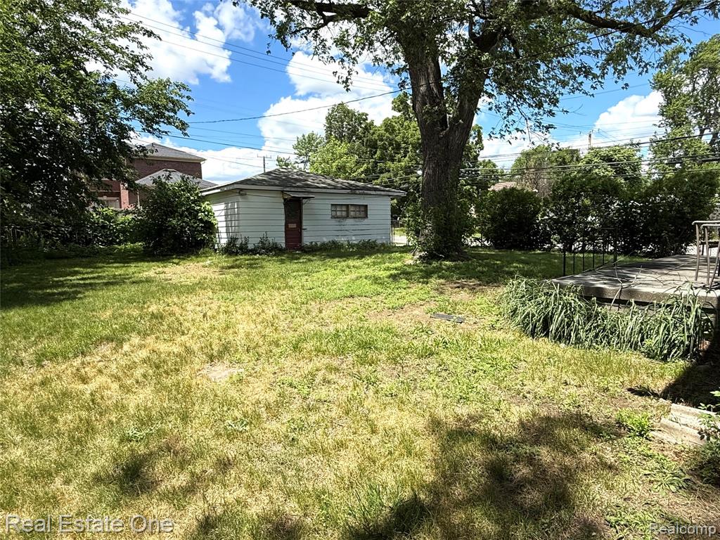 5751 Drexel Street Property Photo 10