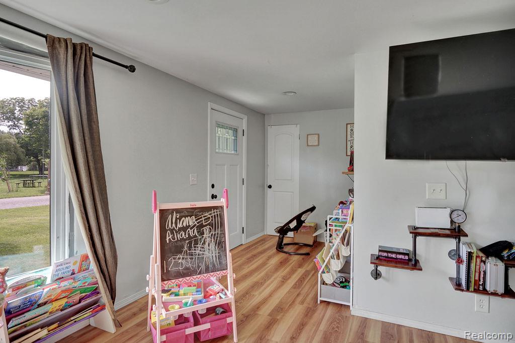 5607 Genesee Avenue Property Photo 2