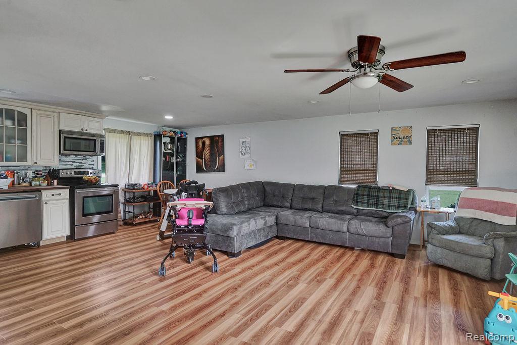 5607 Genesee Avenue Property Photo 4