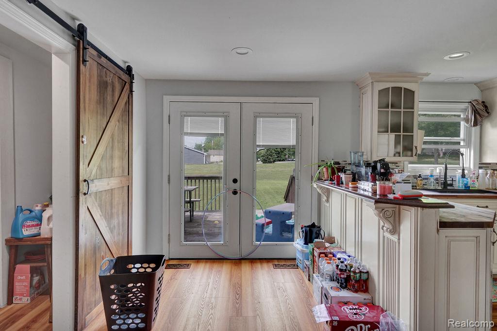 5607 Genesee Avenue Property Photo 12
