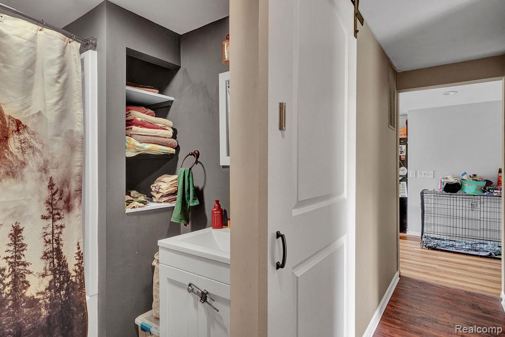 5607 Genesee Avenue Property Photo 16