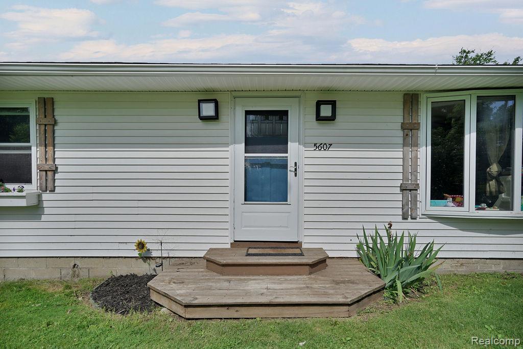 5607 Genesee Avenue Property Photo 27