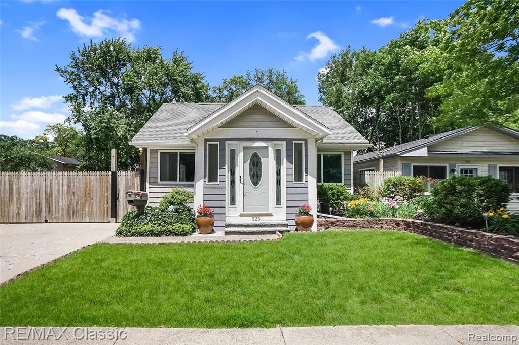 525 E Lewiston Avenue Property Photo 2