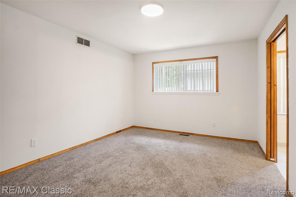 525 E Lewiston Avenue Property Photo 13
