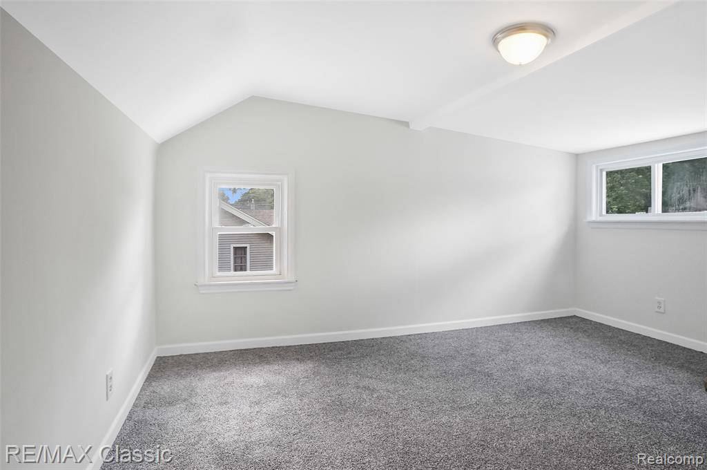 525 E Lewiston Avenue Property Photo 17