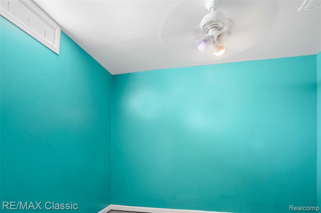 525 E Lewiston Avenue Property Photo 21