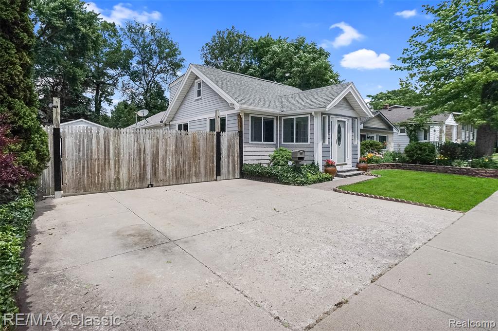 525 E Lewiston Avenue Property Photo 28
