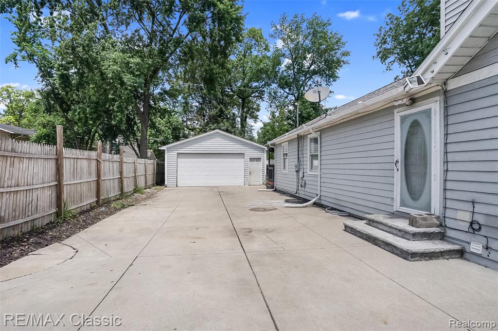 525 E Lewiston Avenue Property Photo 29