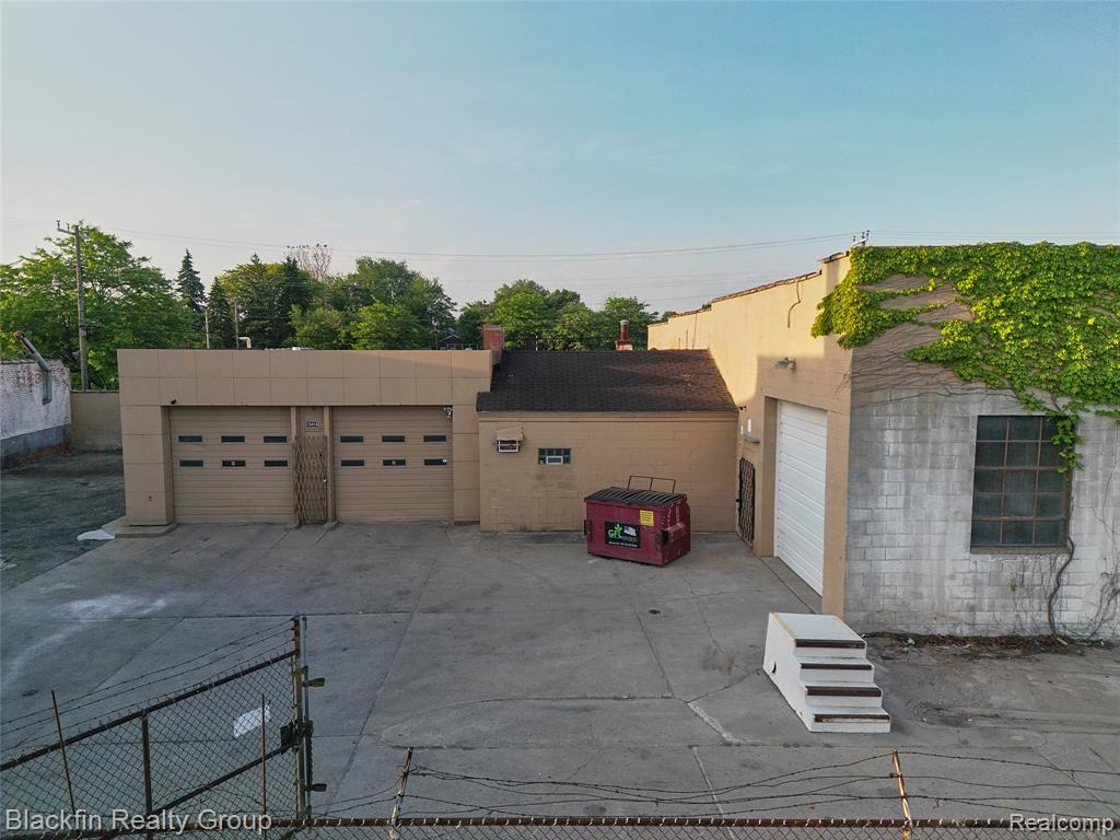 15410 Harper Avenue Property Photo 2
