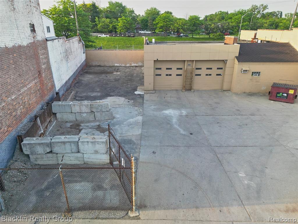 15410 Harper Avenue Property Photo 6
