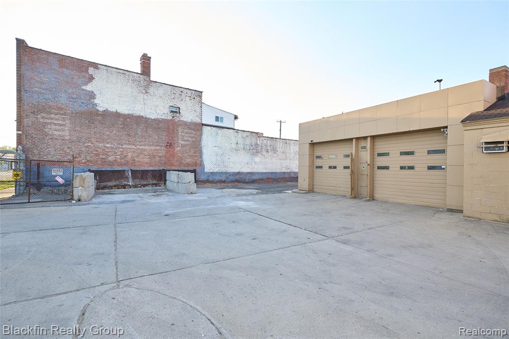 15410 Harper Avenue Property Photo 11