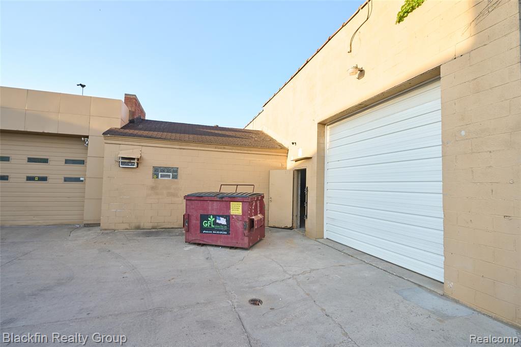 15410 Harper Avenue Property Photo 12