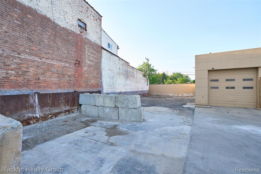 15410 Harper Avenue Property Photo 13