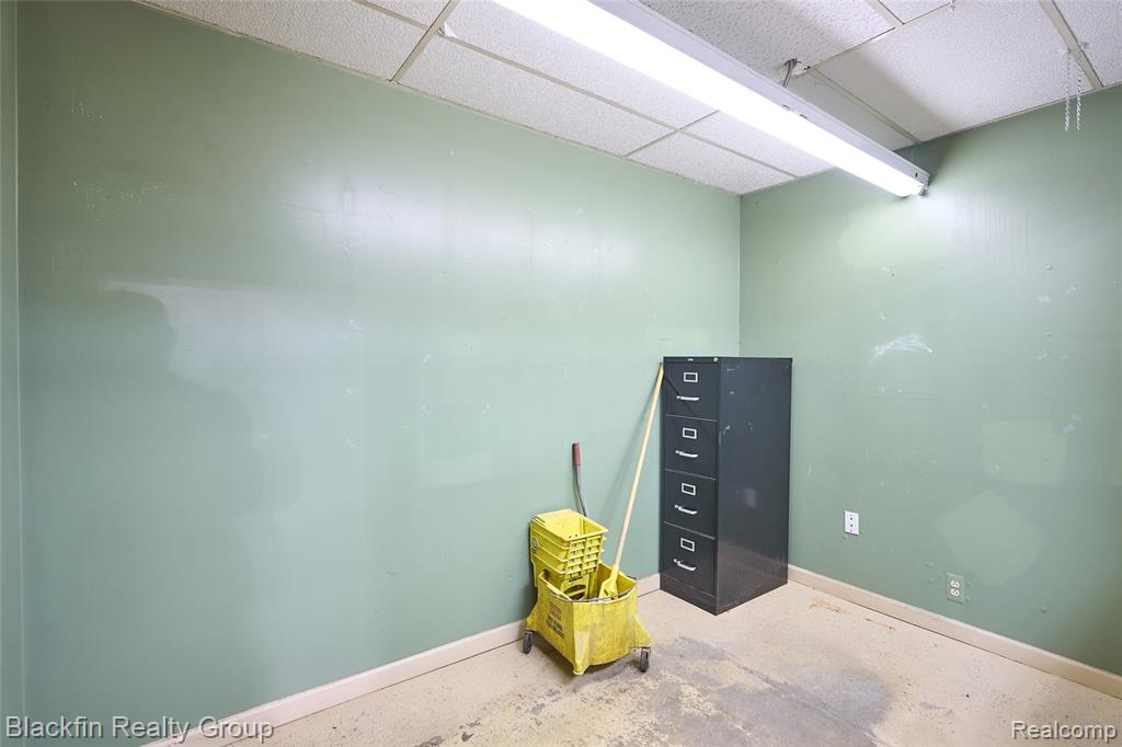 15410 Harper Avenue Property Photo 16