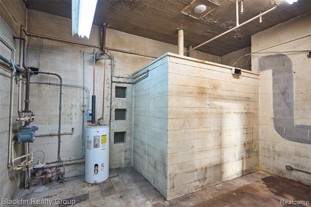 15410 Harper Avenue Property Photo 22