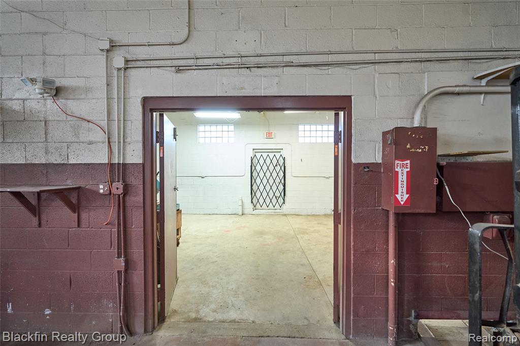 15410 Harper Avenue Property Photo 23