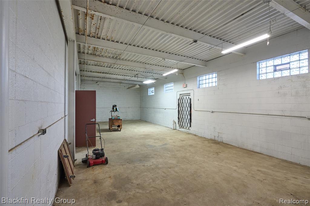 15410 Harper Avenue Property Photo 24