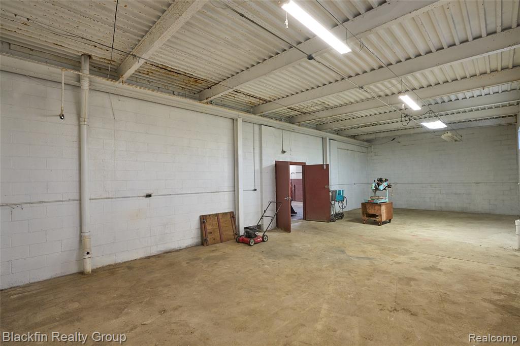15410 Harper Avenue Property Photo 25