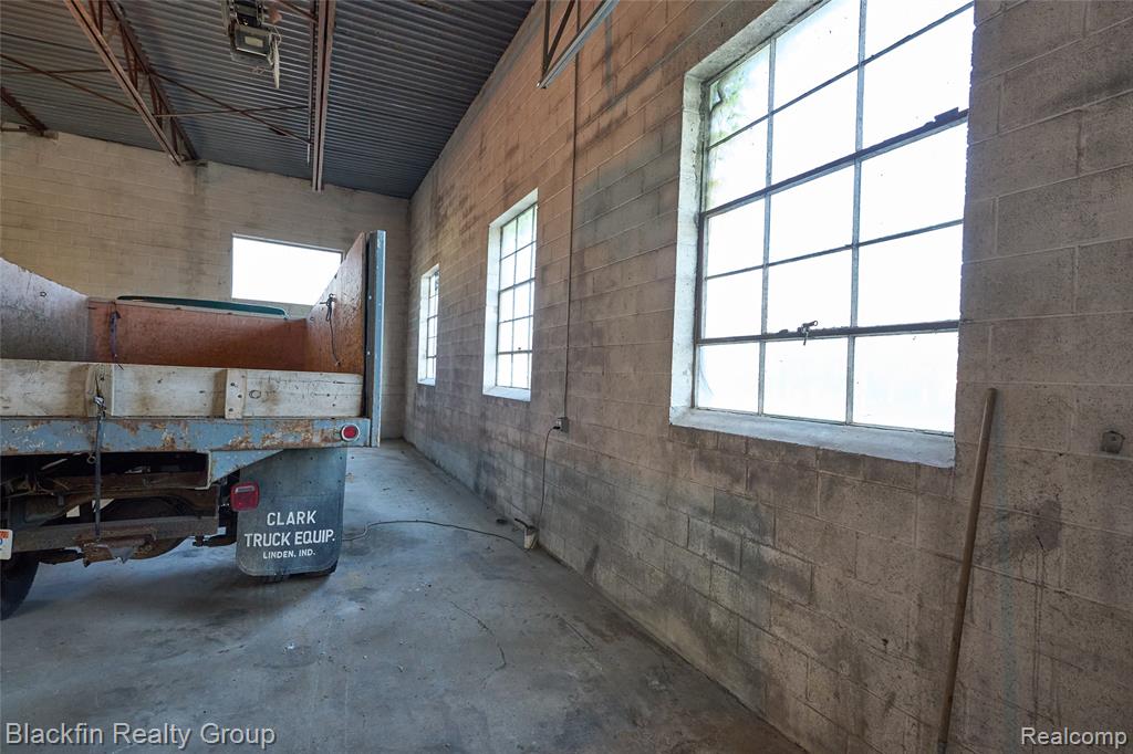 15410 Harper Avenue Property Photo 27