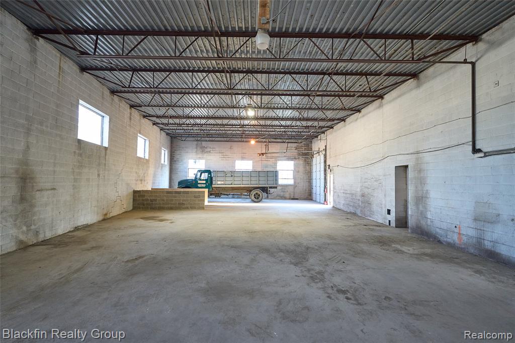 15410 Harper Avenue Property Photo 29