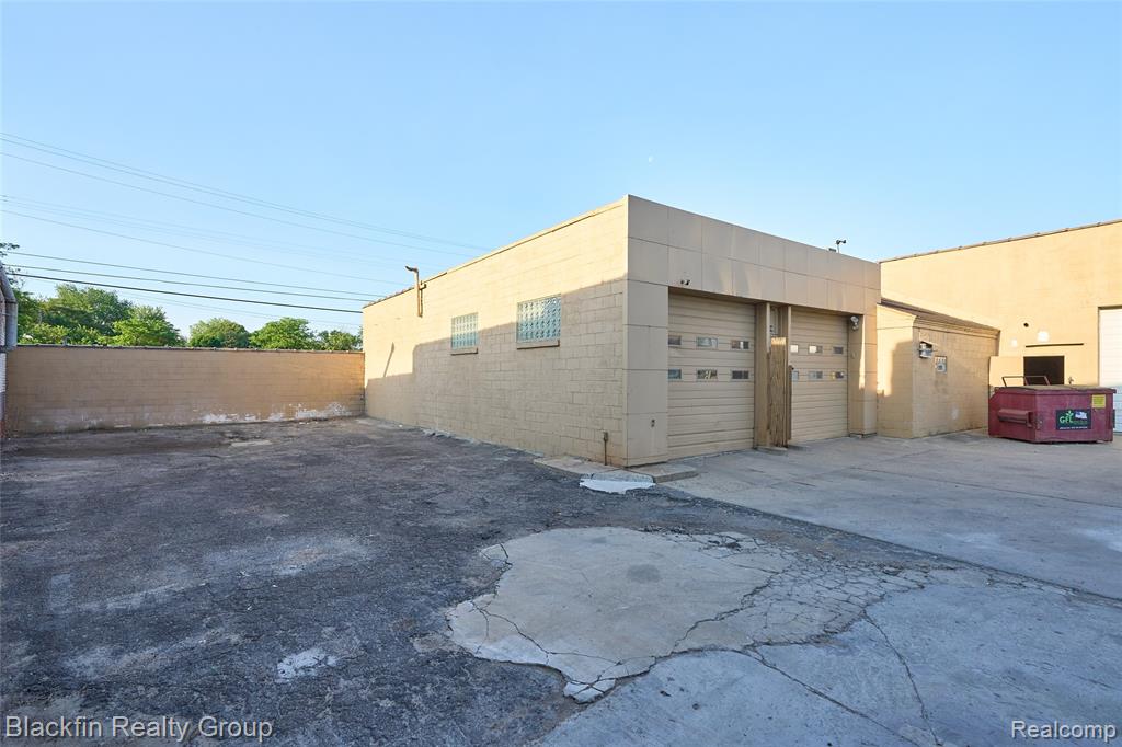 15410 Harper Avenue Property Photo 33