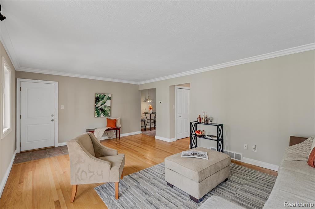305 N Eton Street Property Photo 4