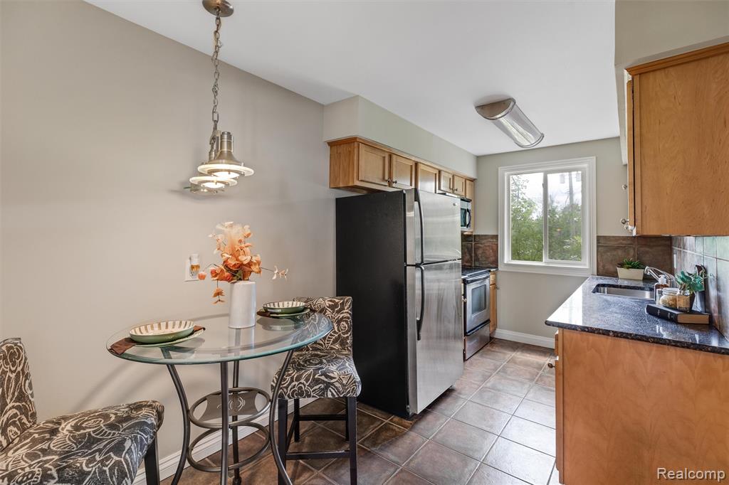 305 N Eton Street Property Photo 5