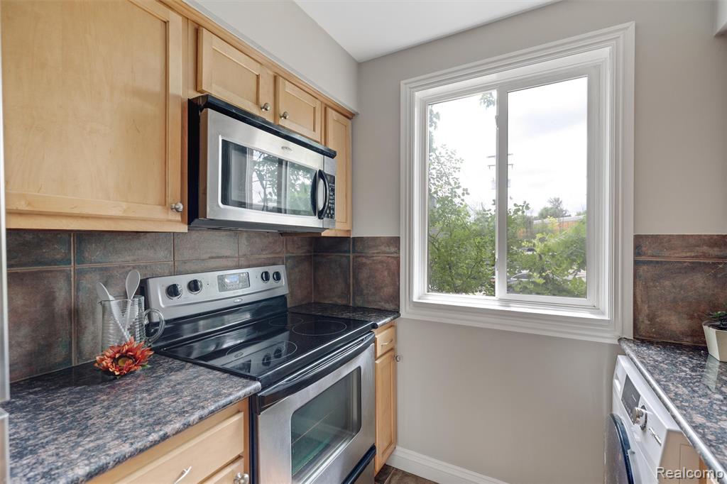 305 N Eton Street Property Photo 6