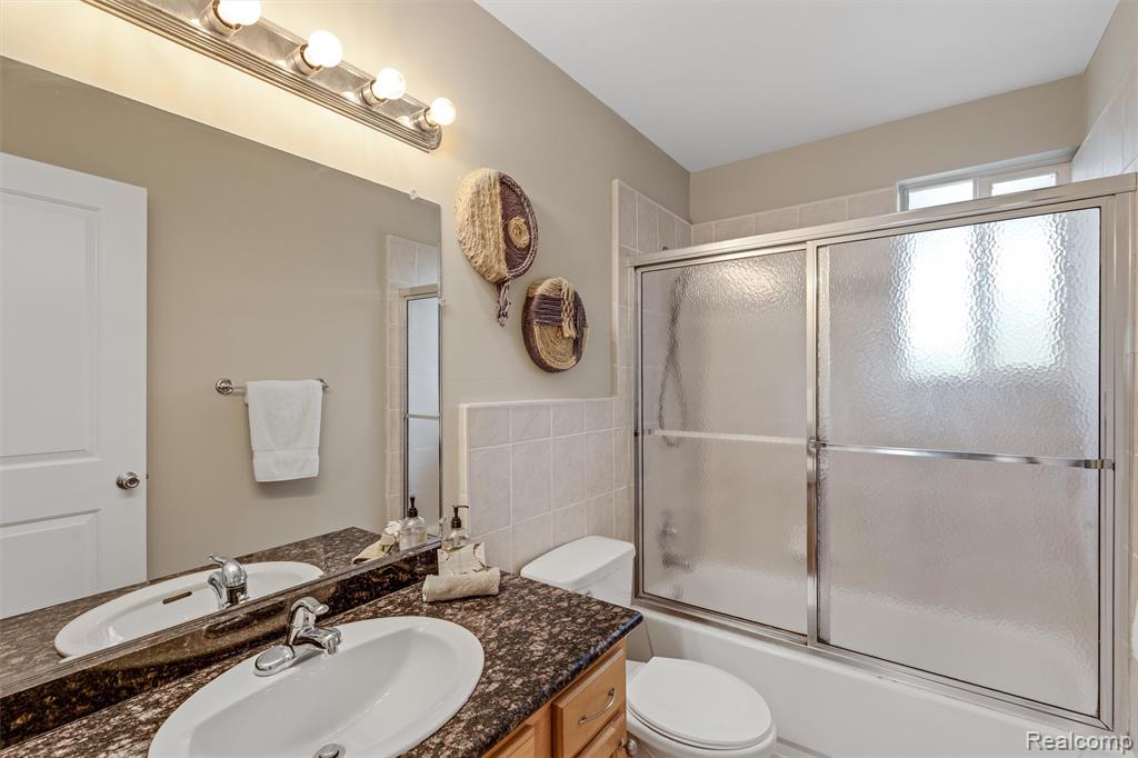 305 N Eton Street Property Photo 9