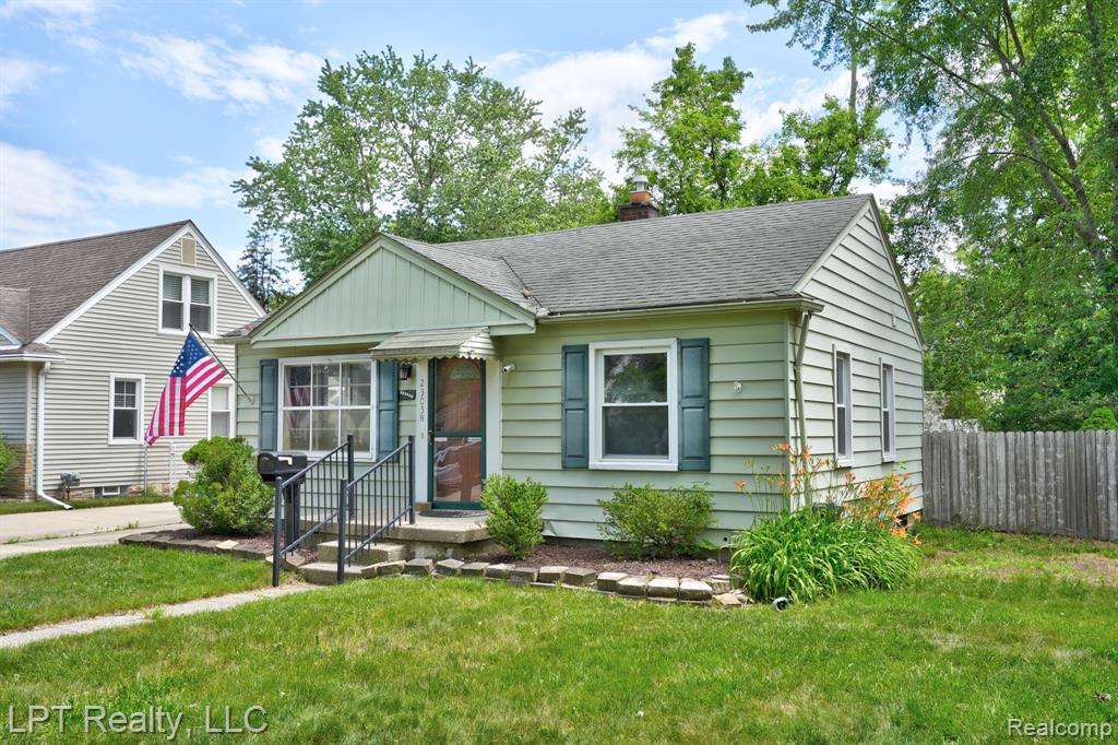 23038 Violet Street Property Photo 1