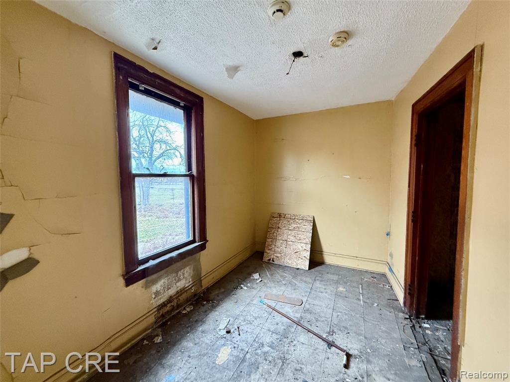 1092 E Grand Boulevard Property Photo 8