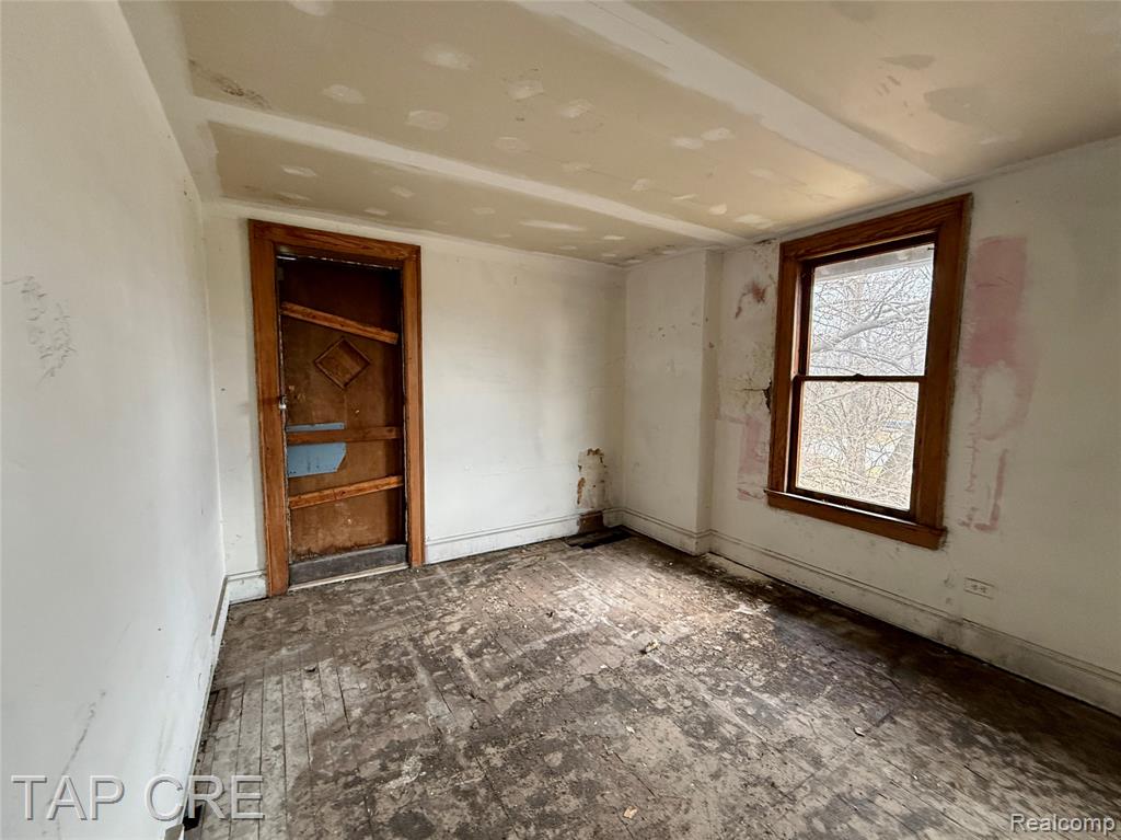 1092 E Grand Boulevard Property Photo 10