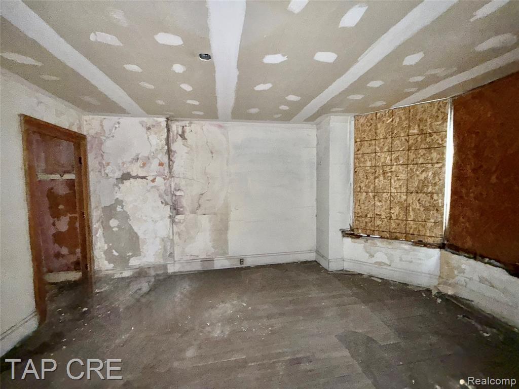 1092 E Grand Boulevard Property Photo 11