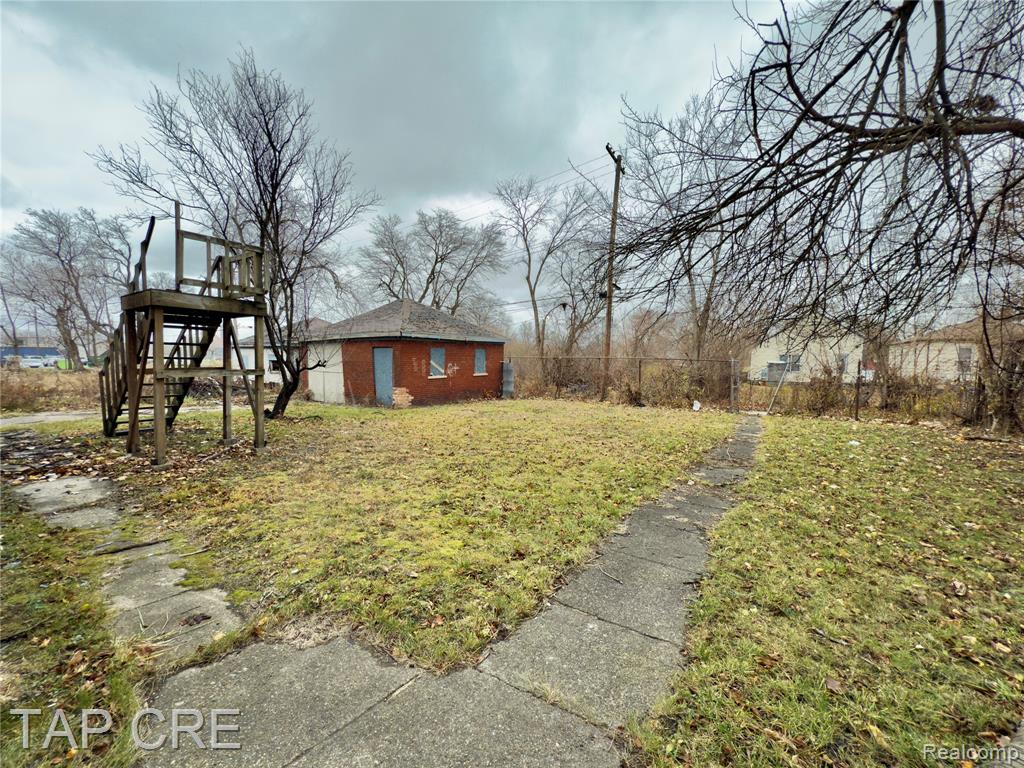1092 E Grand Boulevard Property Photo 13