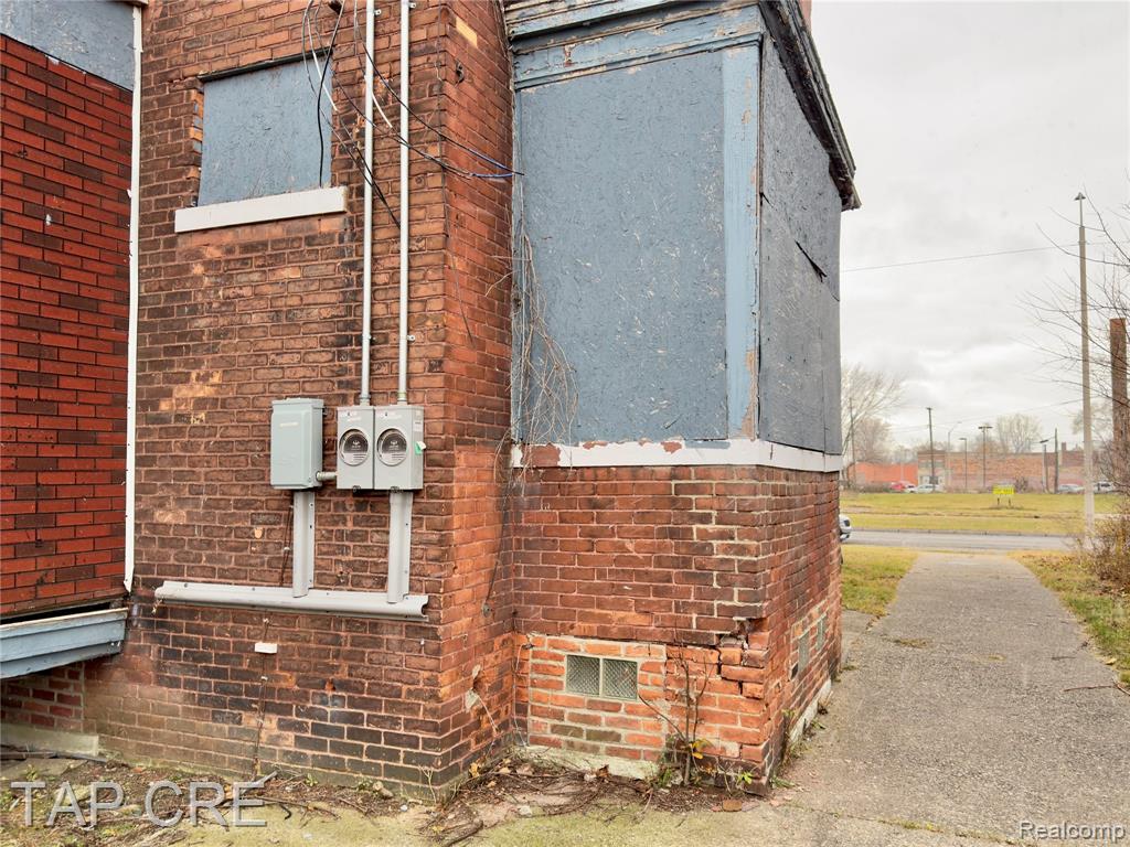 1092 E Grand Boulevard Property Photo 14